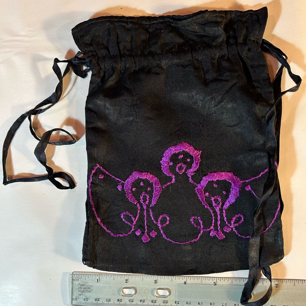 Vintage 1940's hand sewn and embroidered drawstring bag.Lined in purple.No flaws